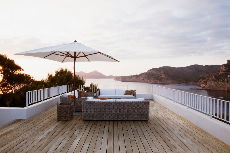 Outdoor deck